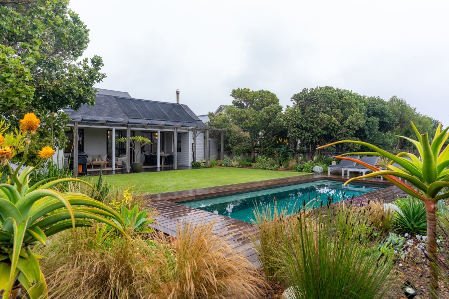 4 Bedroom Property for Sale in Lake Michelle Western Cape